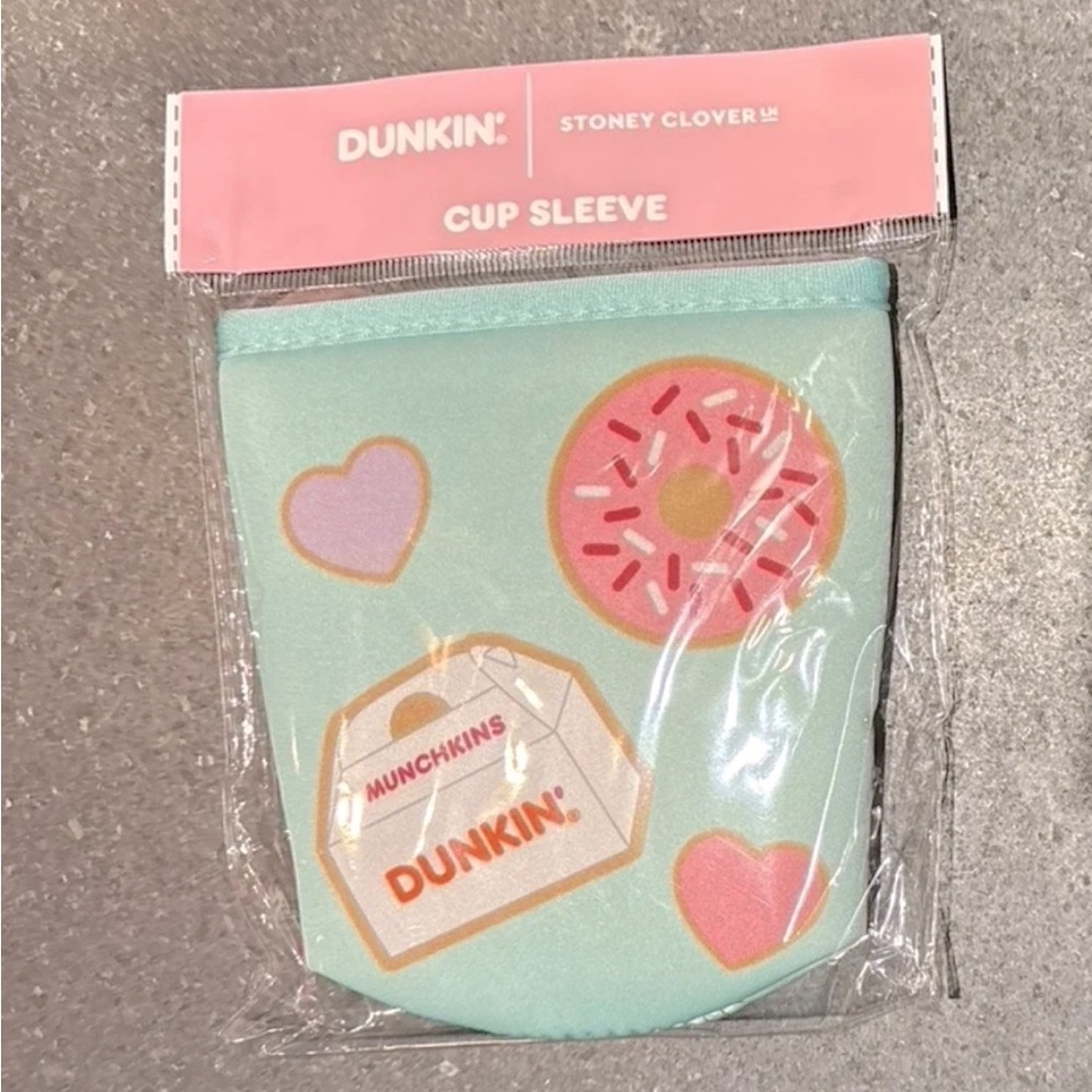Dunkin' Stoney Clover Cup Sleeve